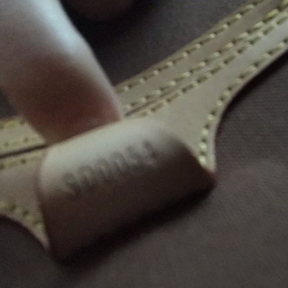 Meet your Posher, Janet - Picture 2 of 3